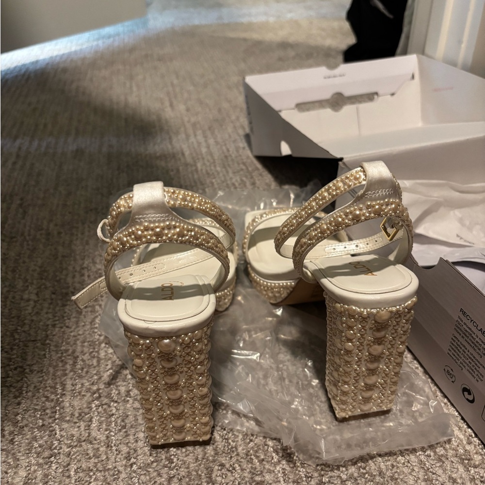 Aldo Lulu White Pearl Heels Pillow Walk size 8.5 - Picture 3 of 6